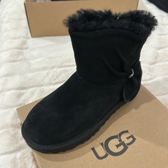 Girls Black Suede UGG Boots - Picture 8 of 8